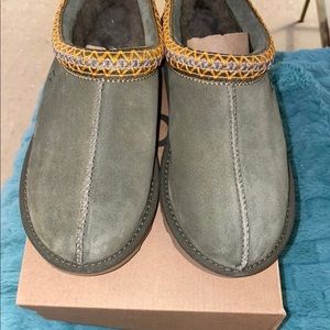 Women’s uggs size 7 brand new